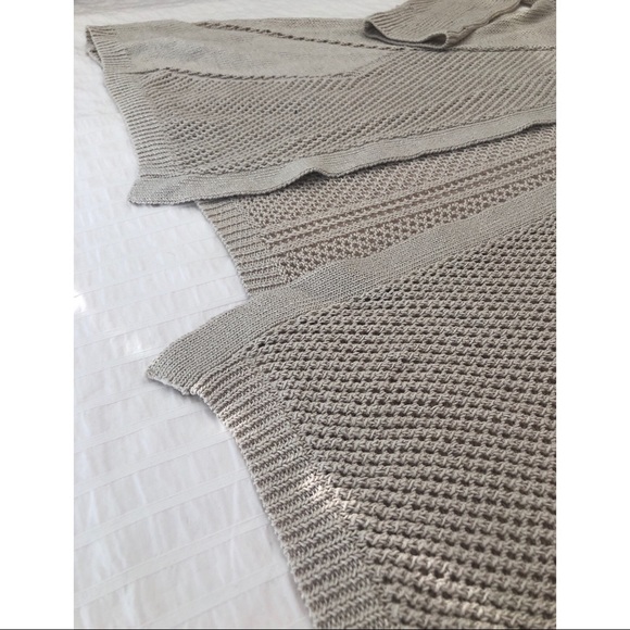 Neutral Knit Cardigan with Detailed Knit Pattern - Picture 4 of 15